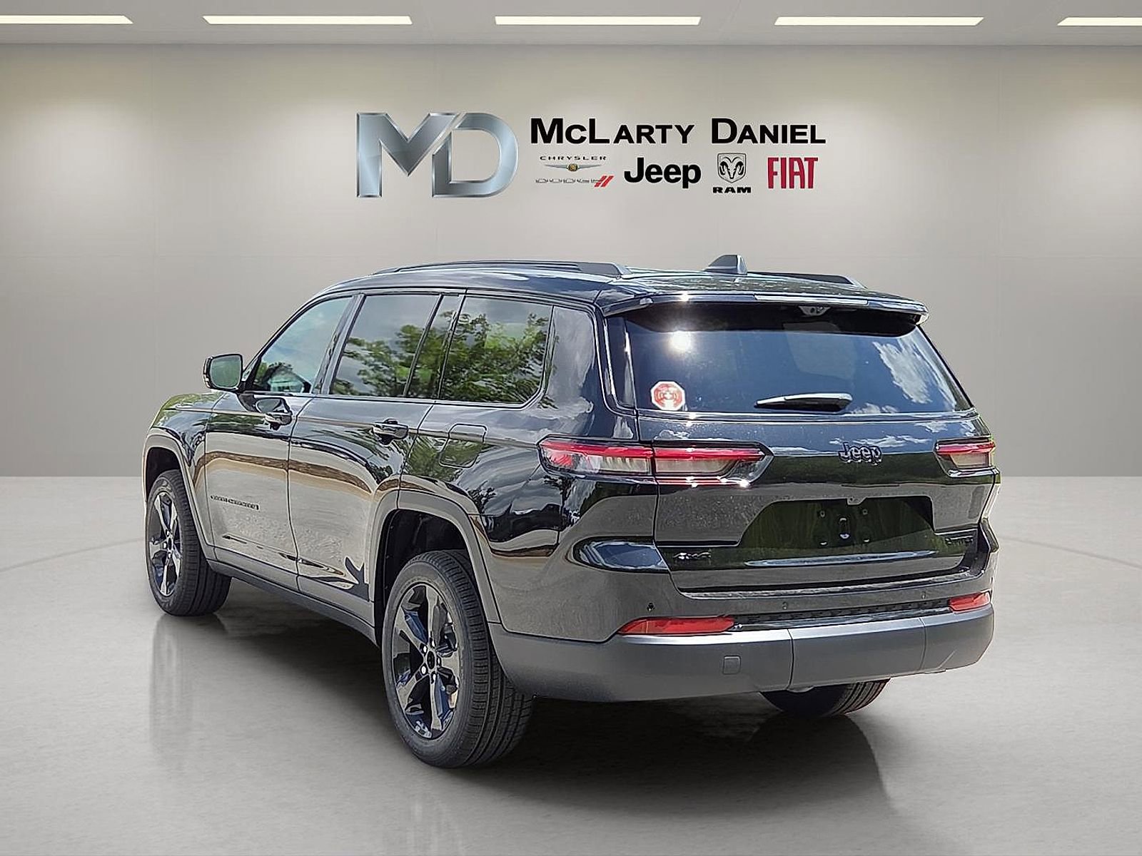 New 2025 Jeep Grand Cherokee L Limited w/ Luxury Tech Group II image 4