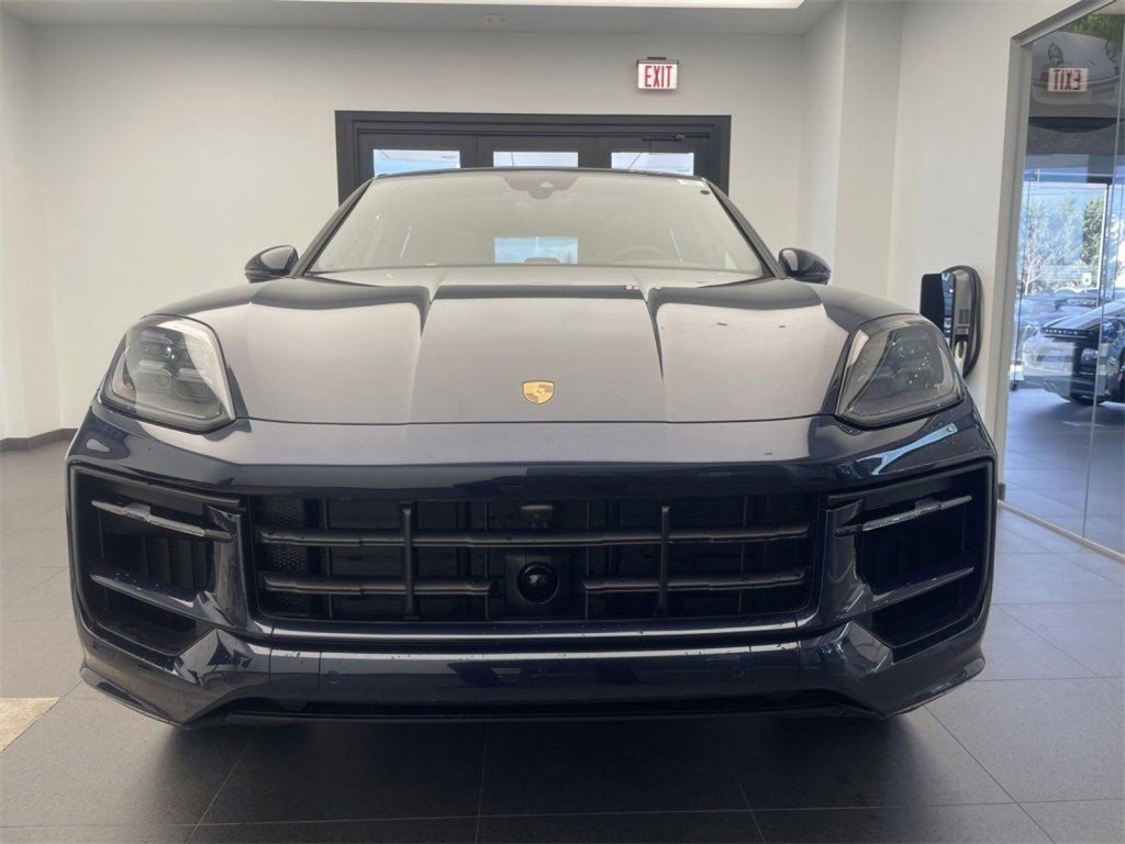 Certified 2025 Porsche Cayenne image 10