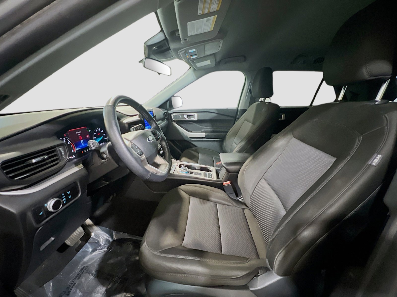 Used 2022 Ford Explorer XLT image 14