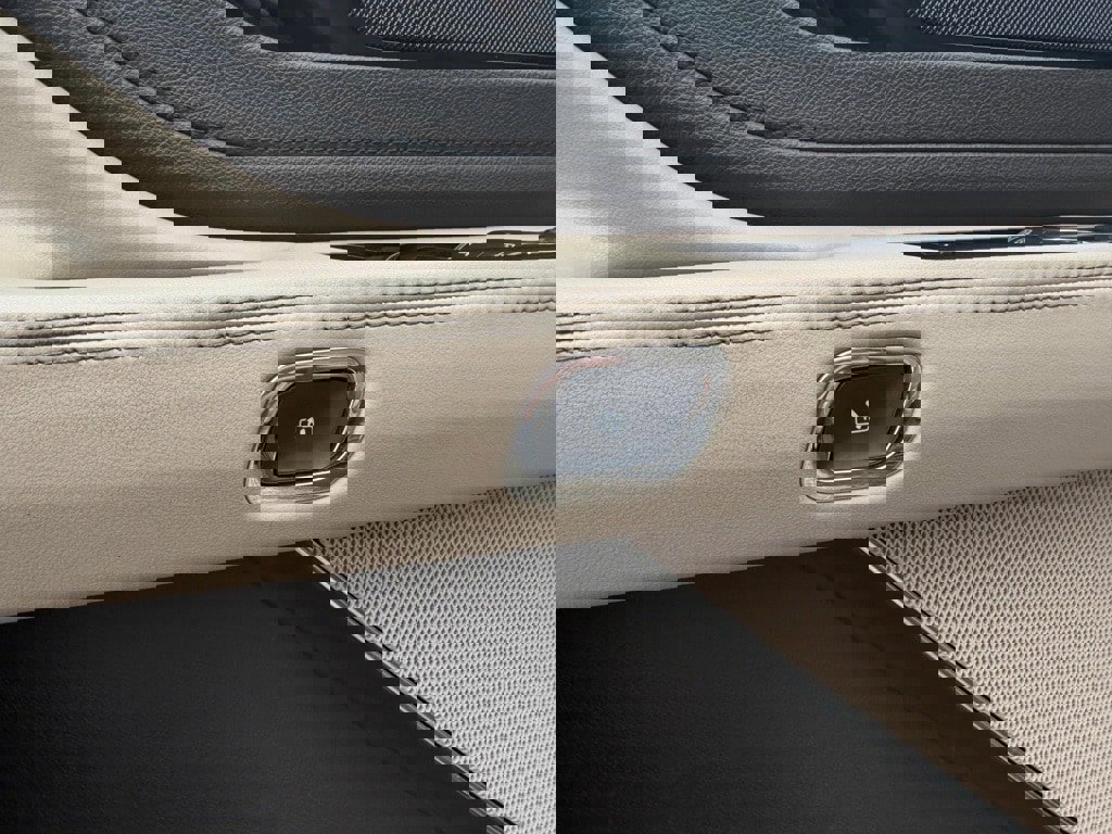 Used 2023 Lincoln Aviator AWD w/ Premium Package image 13