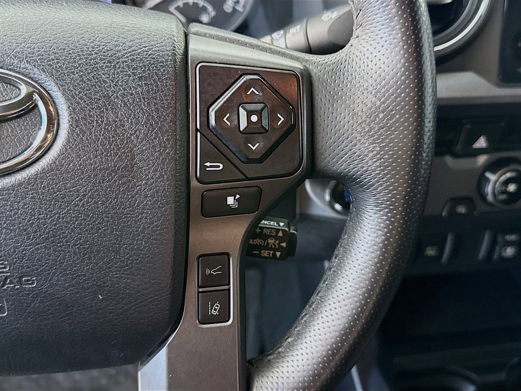 Used 2018 Toyota Tacoma TRD Sport image 12