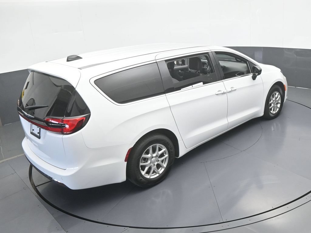 Used 2025 Chrysler Pacifica Select FWD image 46