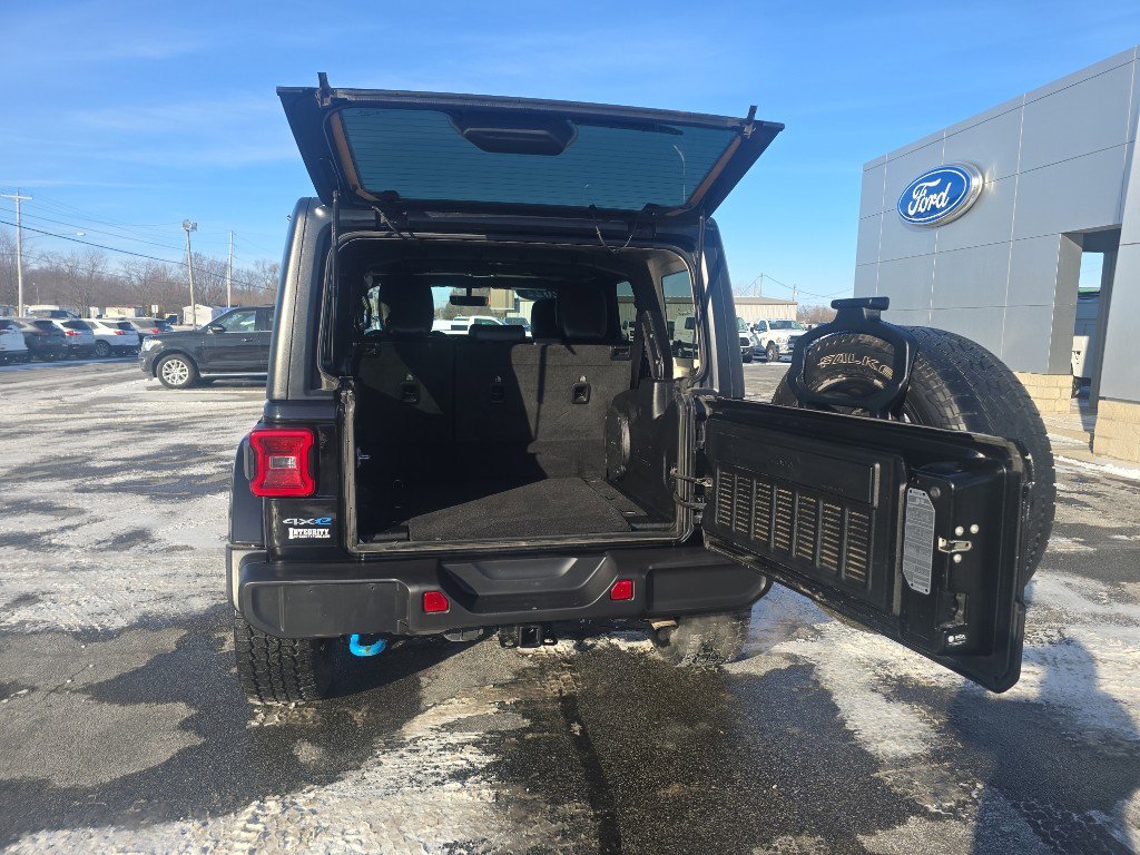 Used 2022 Jeep Wrangler Unlimited Sahara w/ Cold Weather Group image 9
