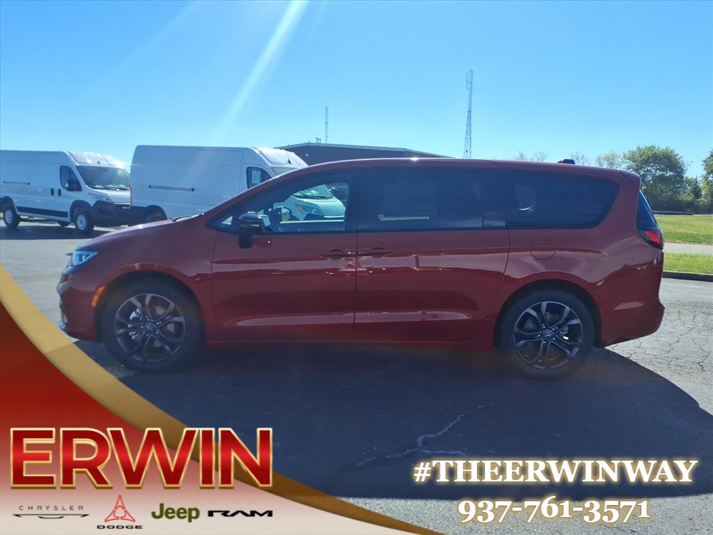 New 2026 Chrysler Pacifica Select image 9