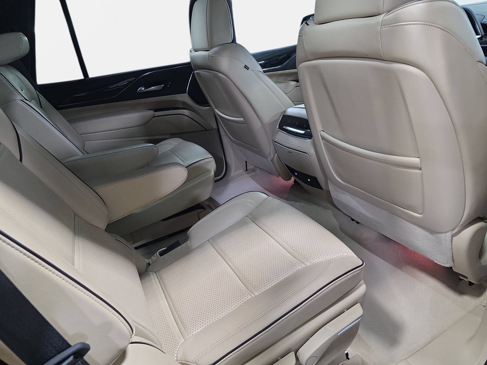Used 2024 Cadillac Escalade Premium Luxury RWD image 11
