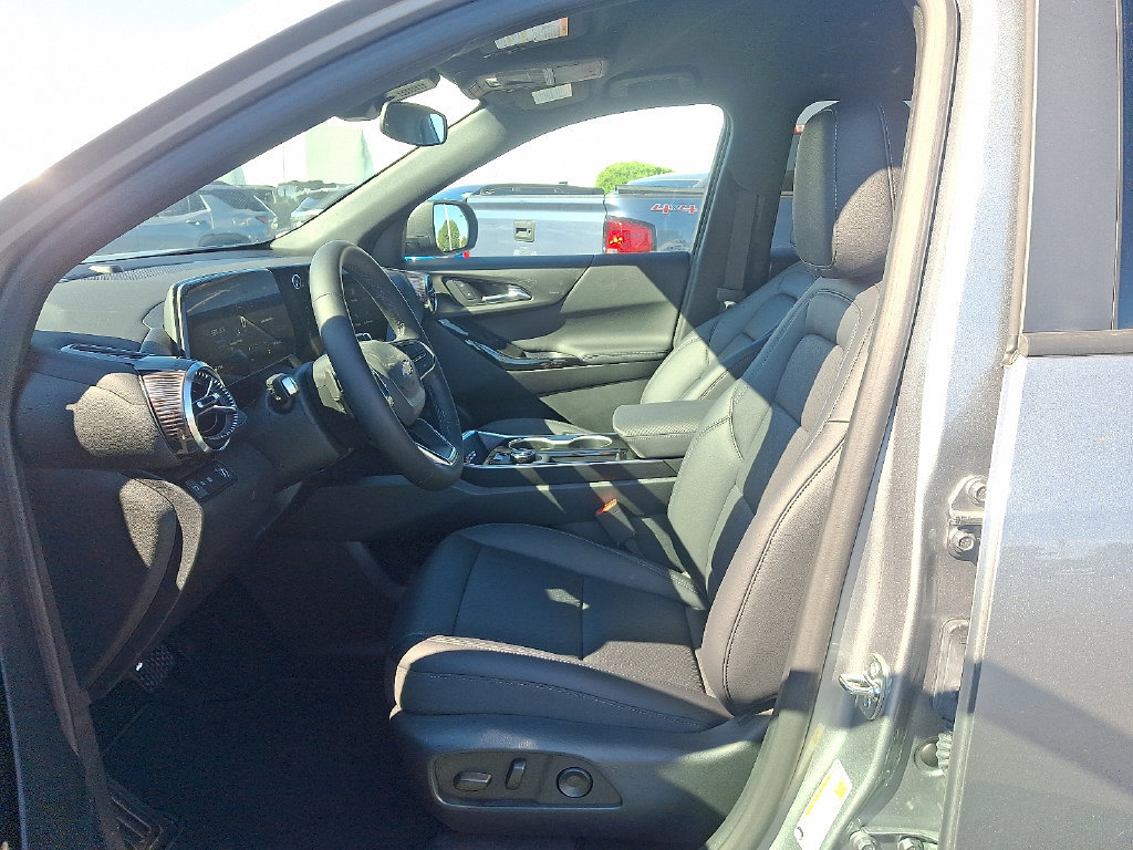 New 2027 Chevrolet Equinox LT w/ Convenience Package II FWD image 6