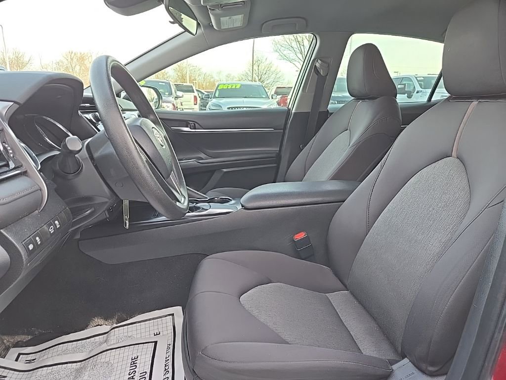 Used 2019 Toyota Camry LE image 9