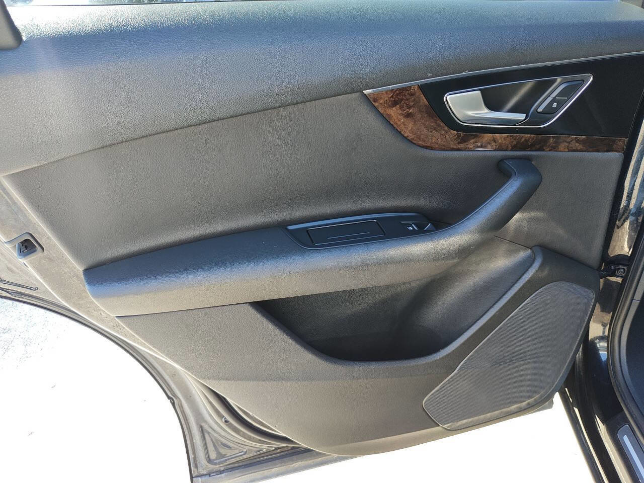 Used 2017 Audi Q7 3.0T Premium image 35