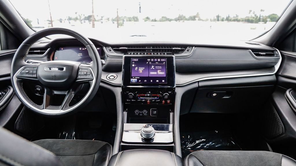 Used 2024 Jeep Grand Cherokee Altitude image 15