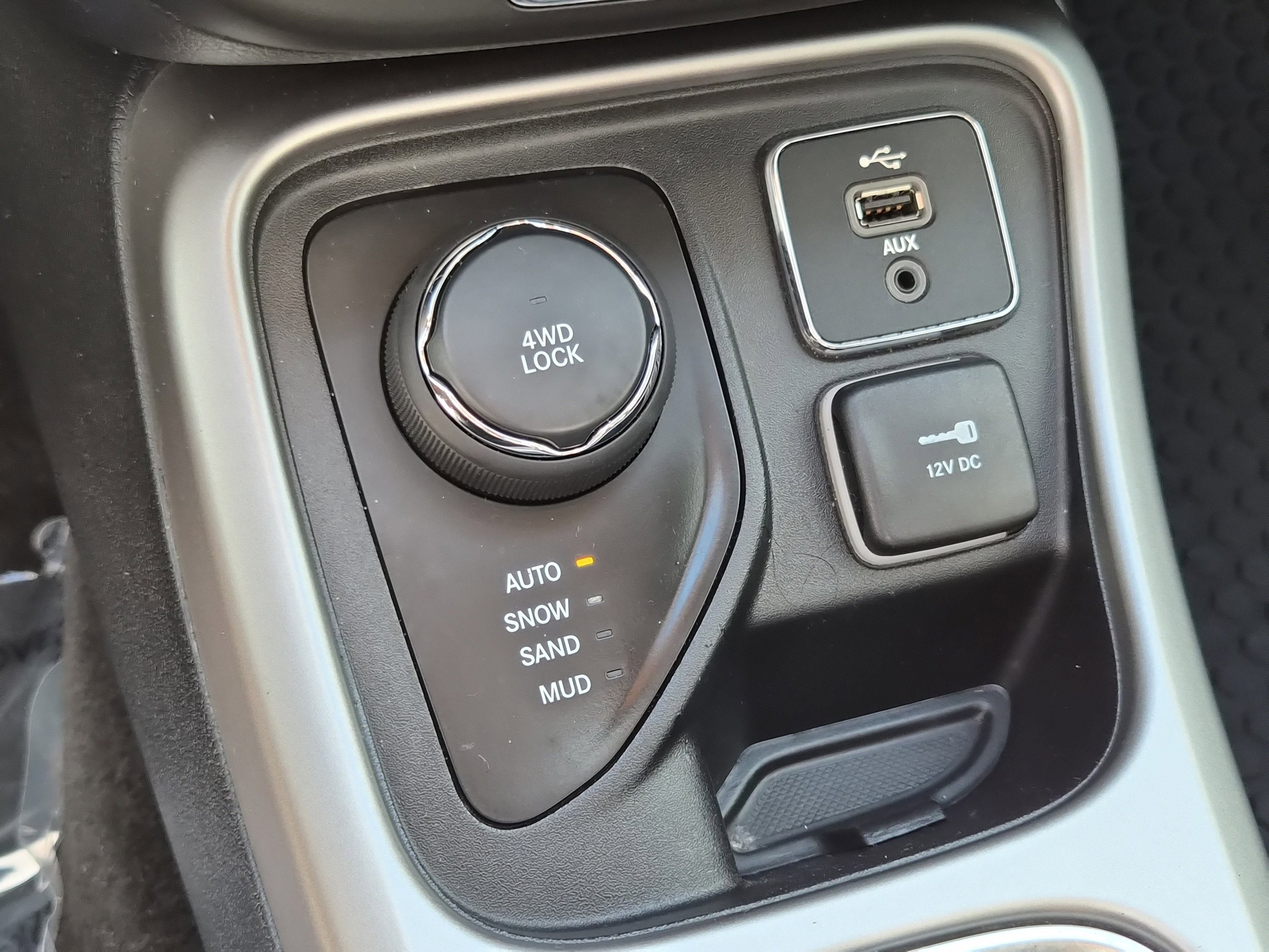 Used 2018 Jeep Compass Latitude w/ Cold Weather Group image 30