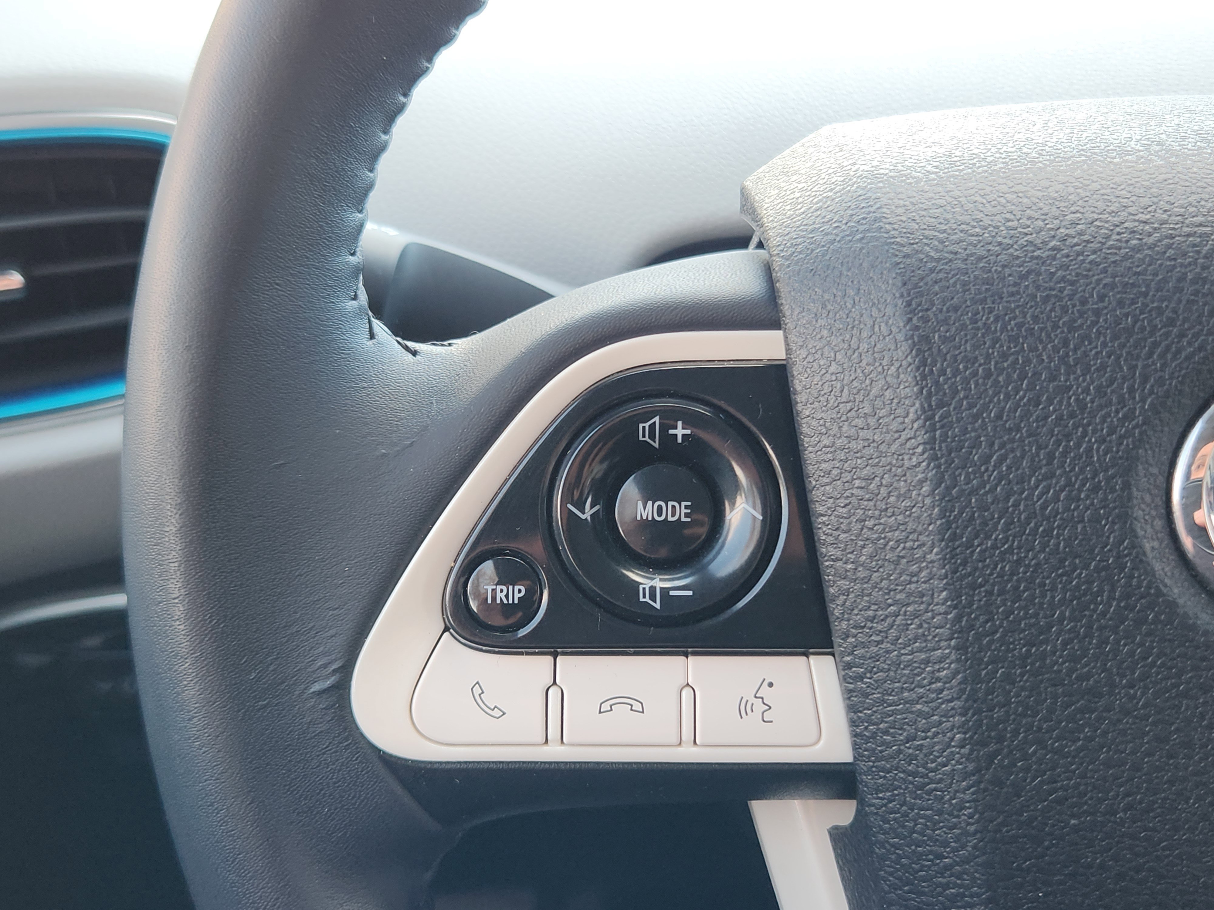 Used 2018 Toyota Prius Prime Premium image 27