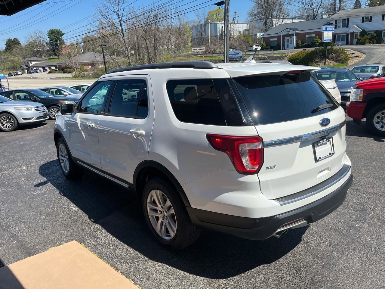 Used 2018 Ford Explorer XLT w/ Equipment Group 201A AWD/4WD image 9