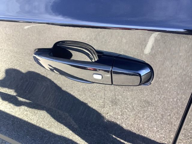 Used 2021 Chevrolet Traverse LT image 23