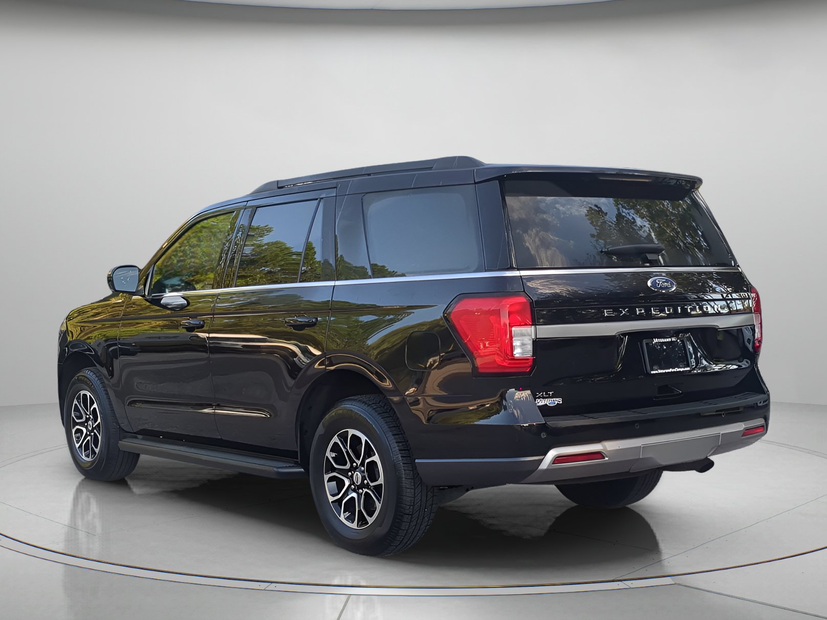 Certified 2024 Ford Expedition XLT RWD image 42