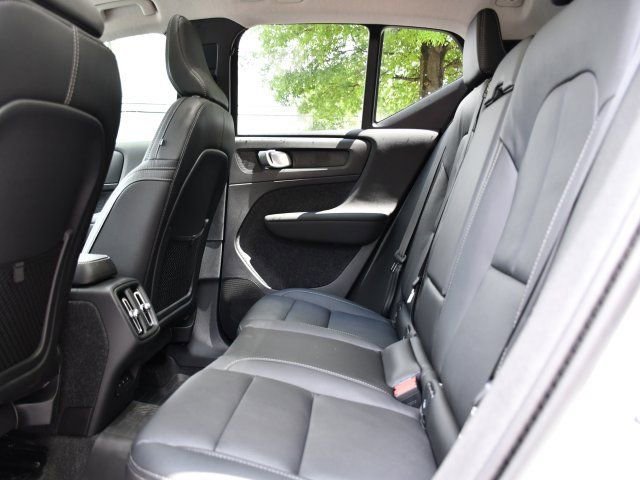 Used 2025 Volvo XC40 B5 Plus w/ Protection Package Premier AWD/4WD image 16