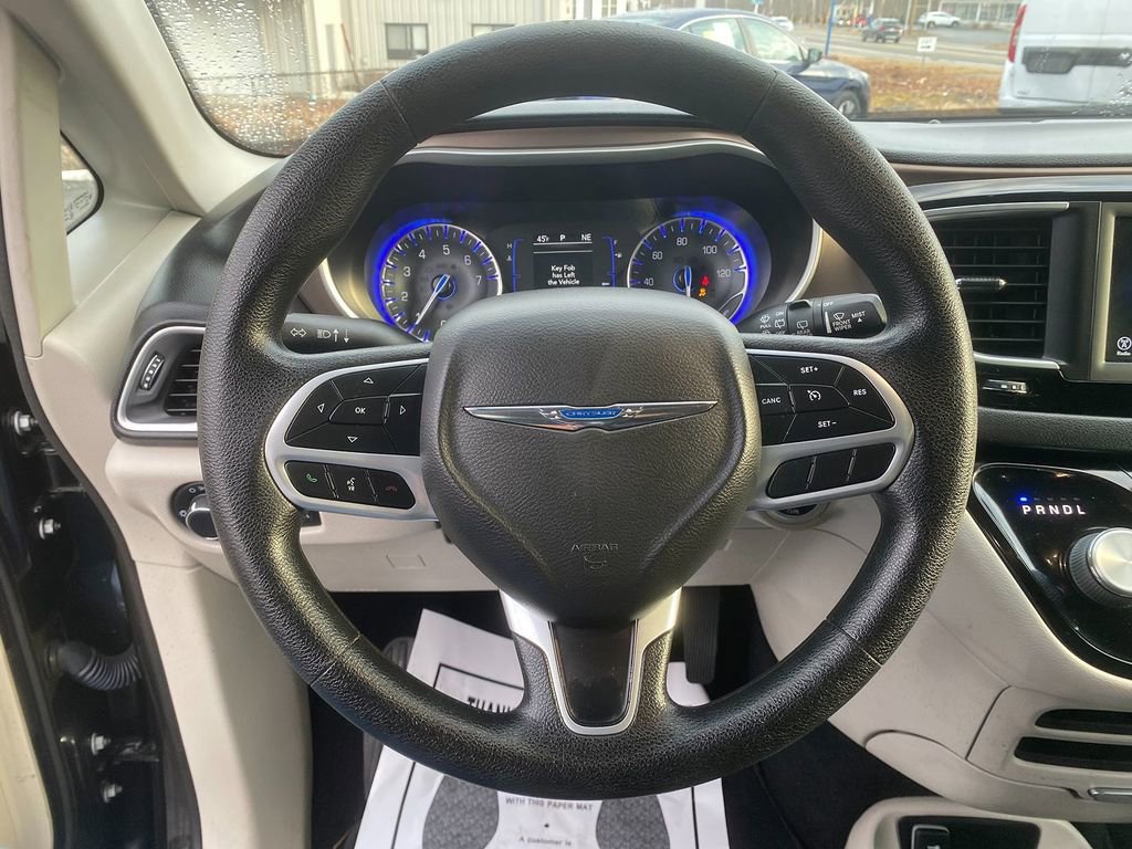 Used 2021 Chrysler Voyager LX image 15