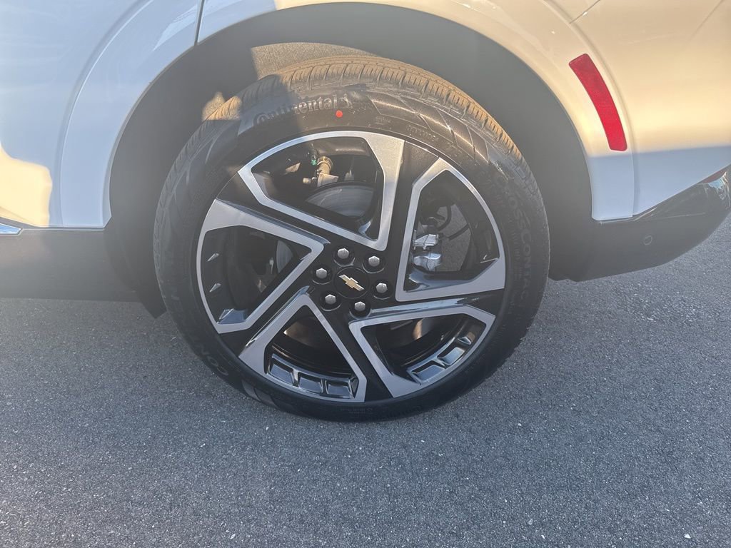 New 2026 Chevrolet Equinox EV LT image 32