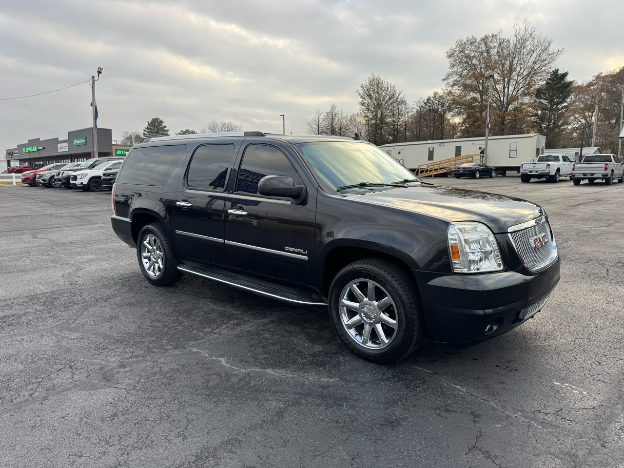 Used 2011 GMC Yukon XL Denali image 4