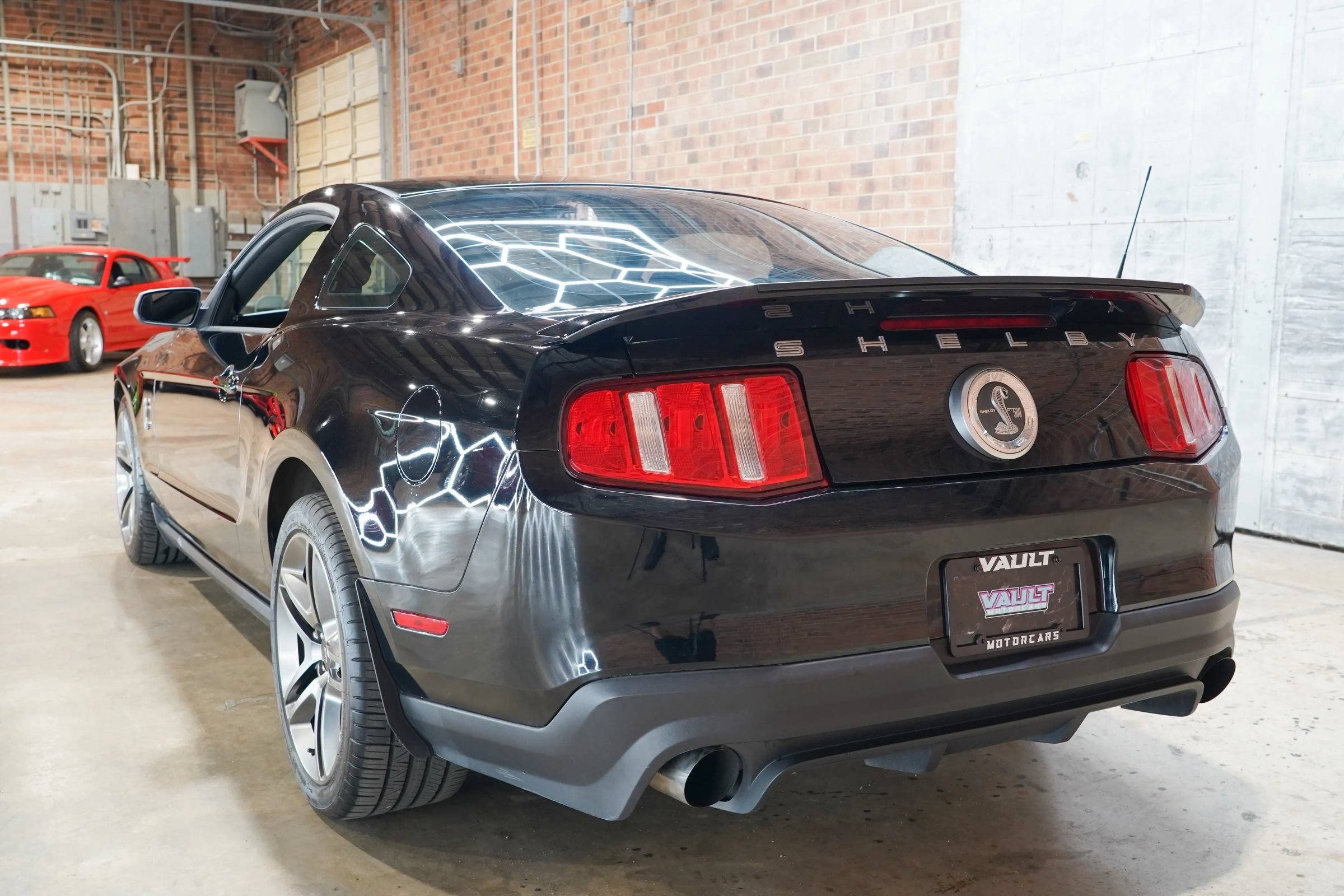 Used 2010 Ford Mustang Shelby GT500 RWD image 10