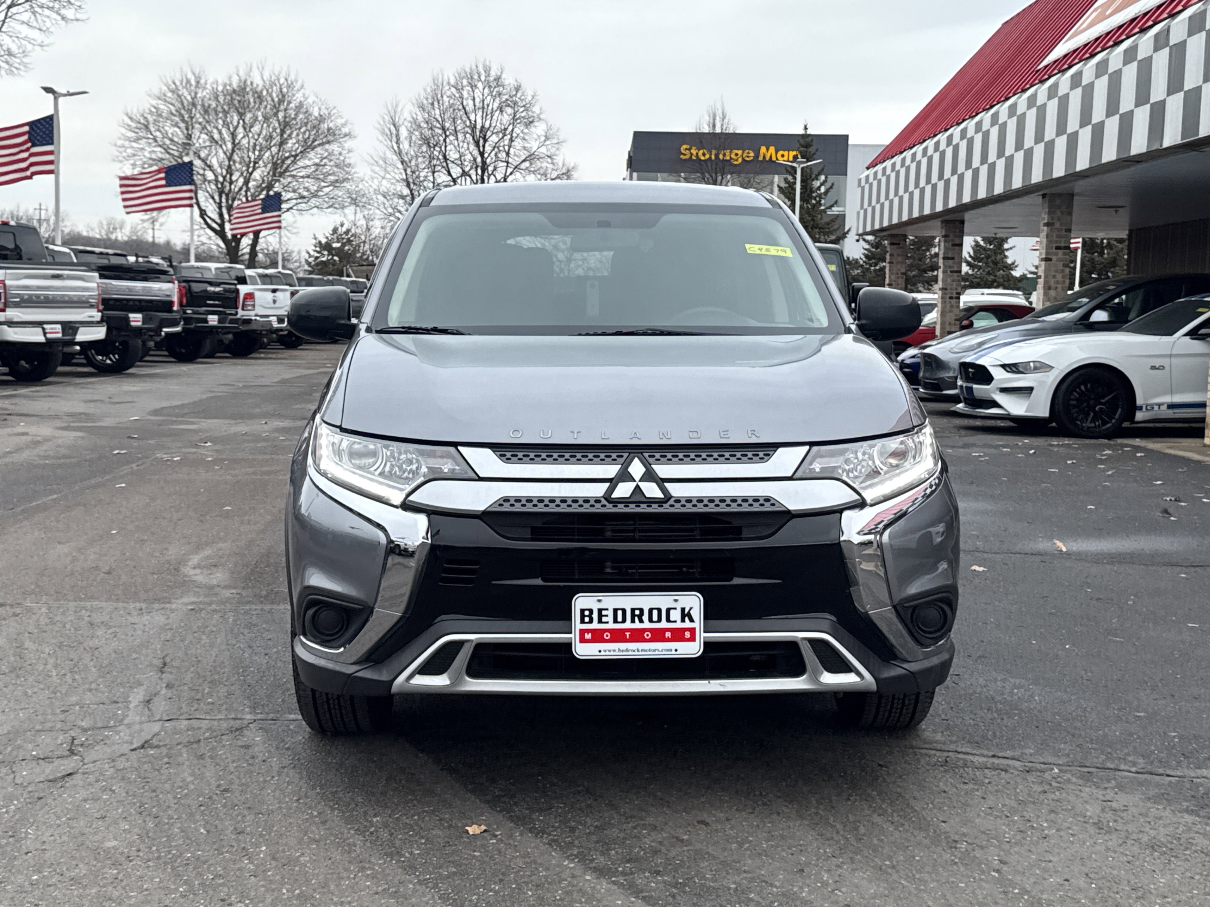 Used 2020 Mitsubishi Outlander SE image 2