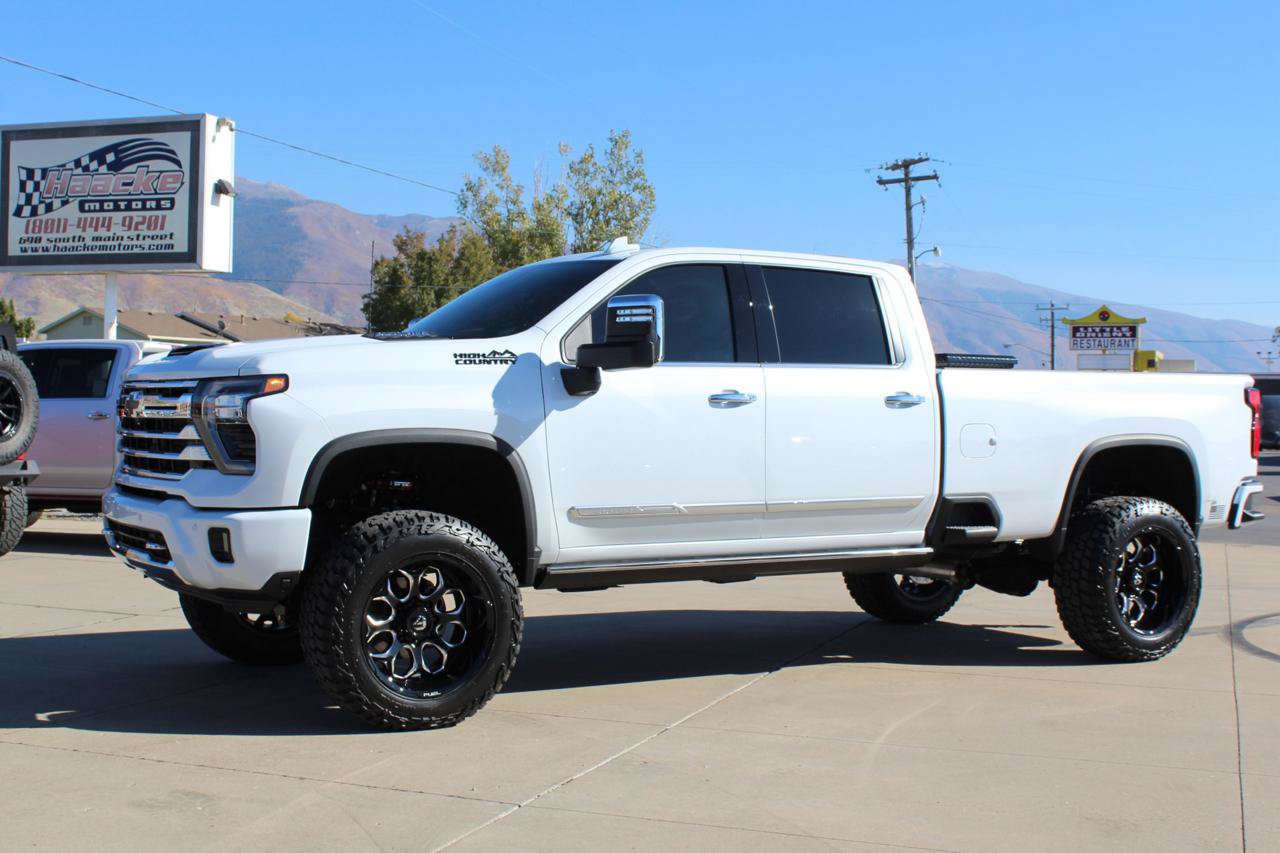 Used 2026 Chevrolet Silverado 3500 High Country w/ High Country Premium Package AWD/4WD image 2
