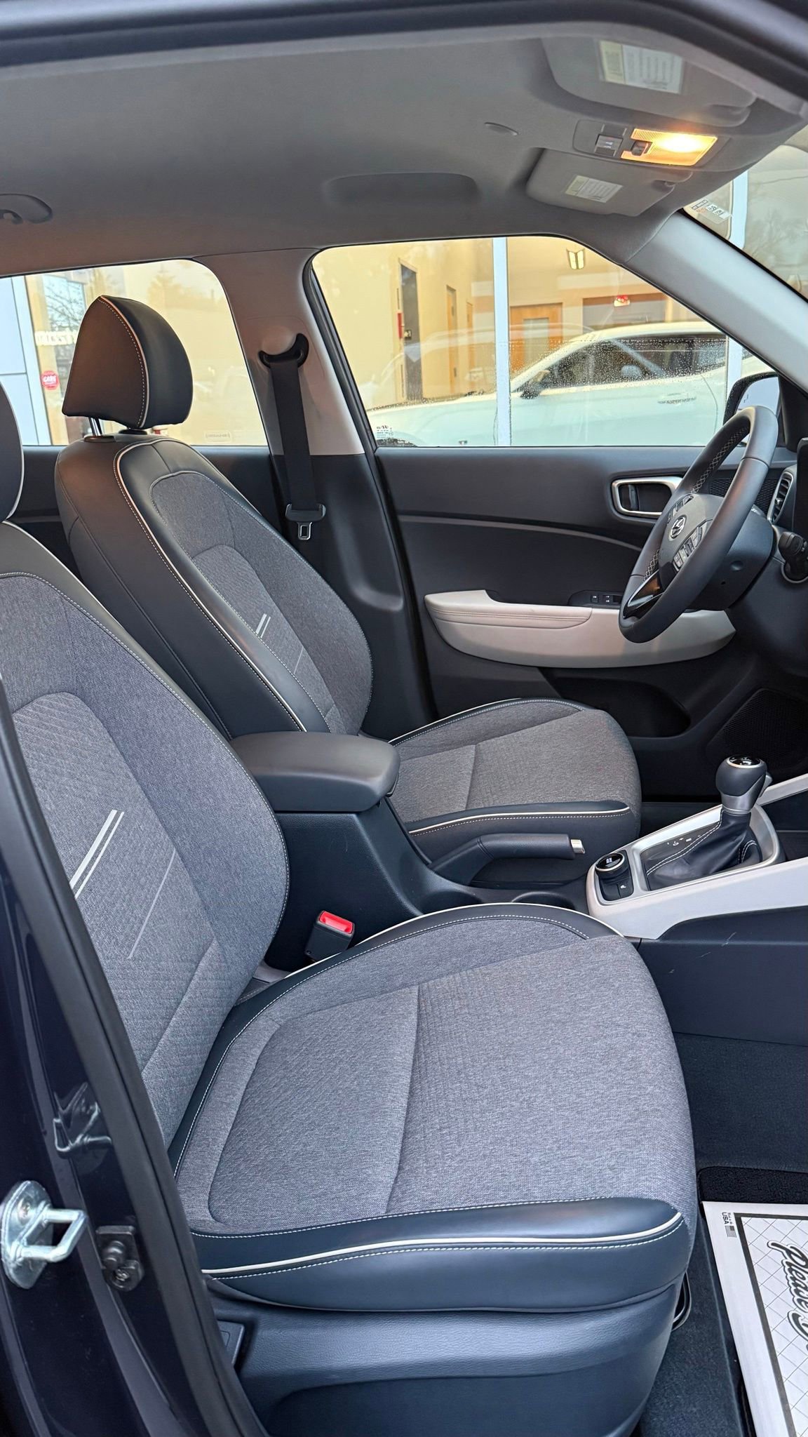 Used 2020 Hyundai Venue image 19