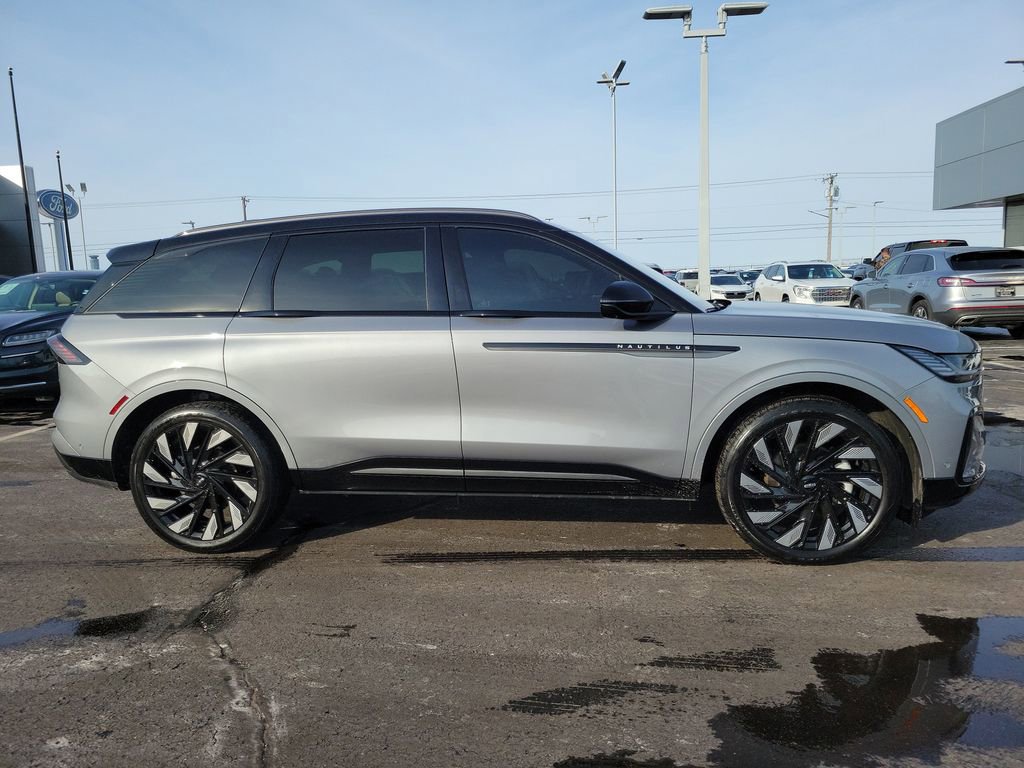 Certified 2024 Lincoln Nautilus Reserve w/ Equipment Group 202A image 3