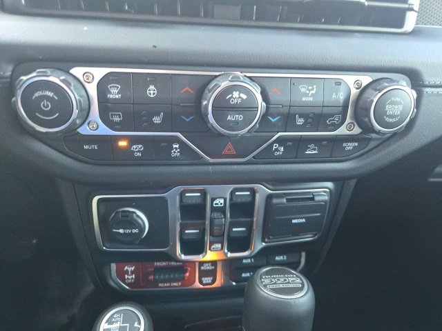 Used 2025 Jeep Wrangler Unlimited Rubicon 392 image 17