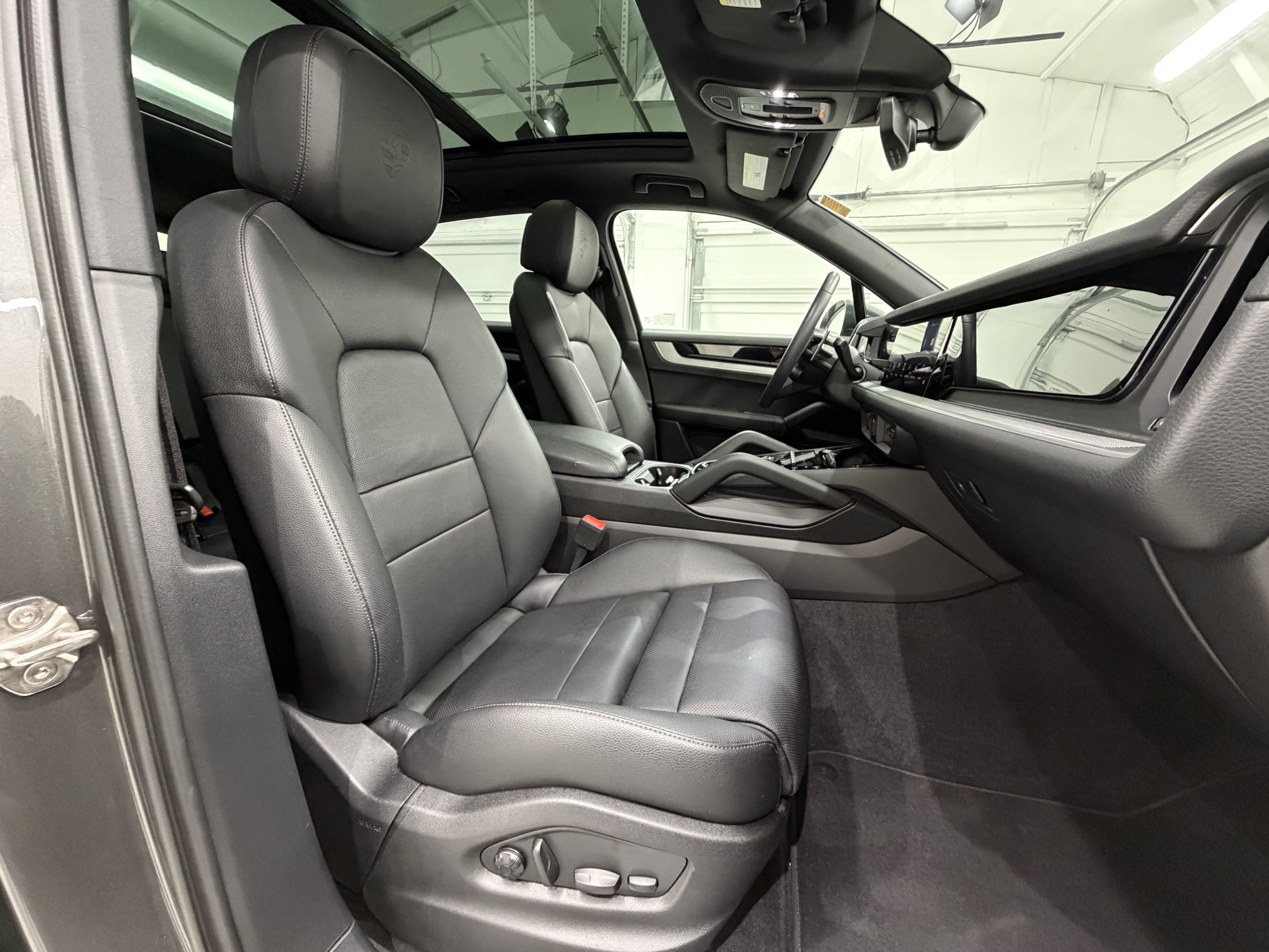 Certified 2025 Porsche Cayenne image 22