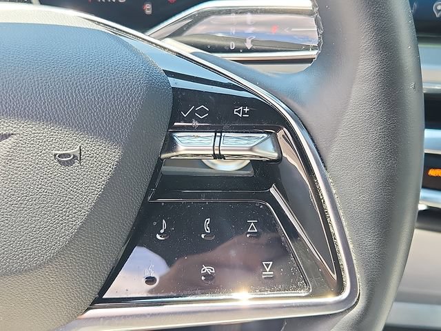 Certified 2024 Cadillac Lyriq Luxury AWD/4WD image 22