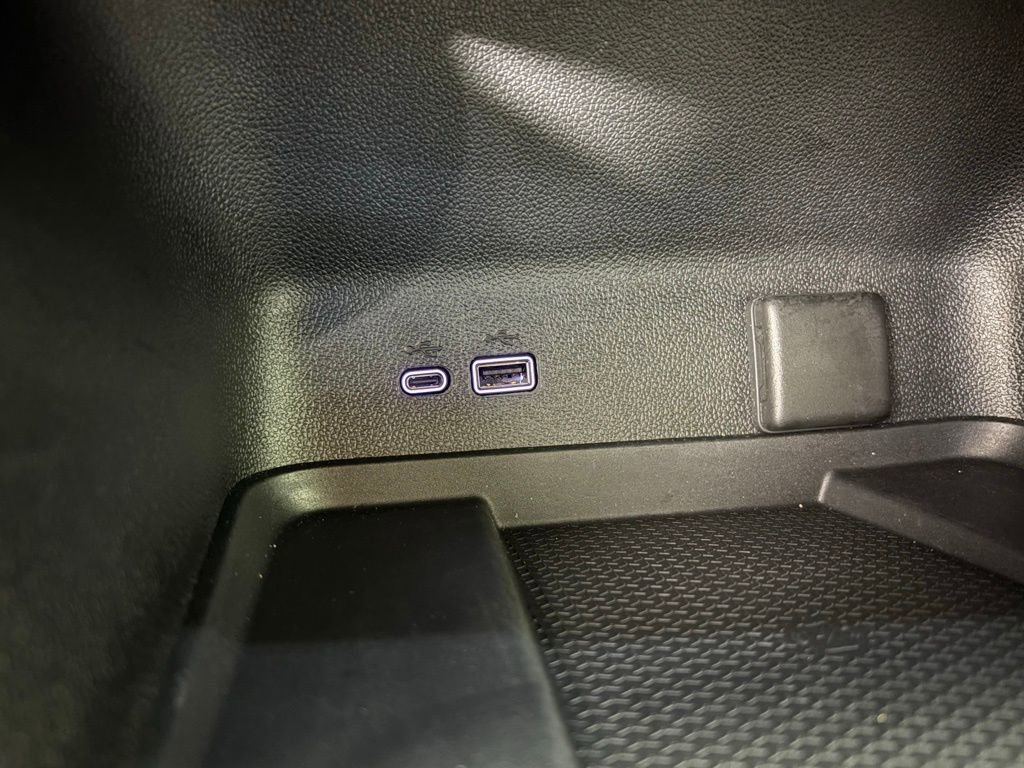 Used 2025 Chevrolet Traverse LT image 35