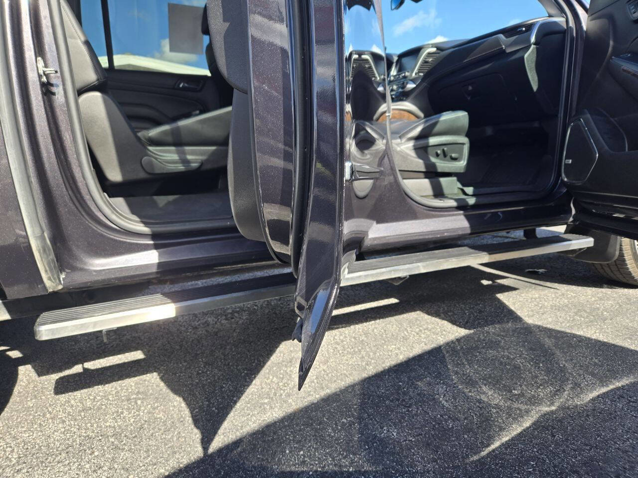 Used 2017 Chevrolet Suburban LT w/ LT Signature Package image 34