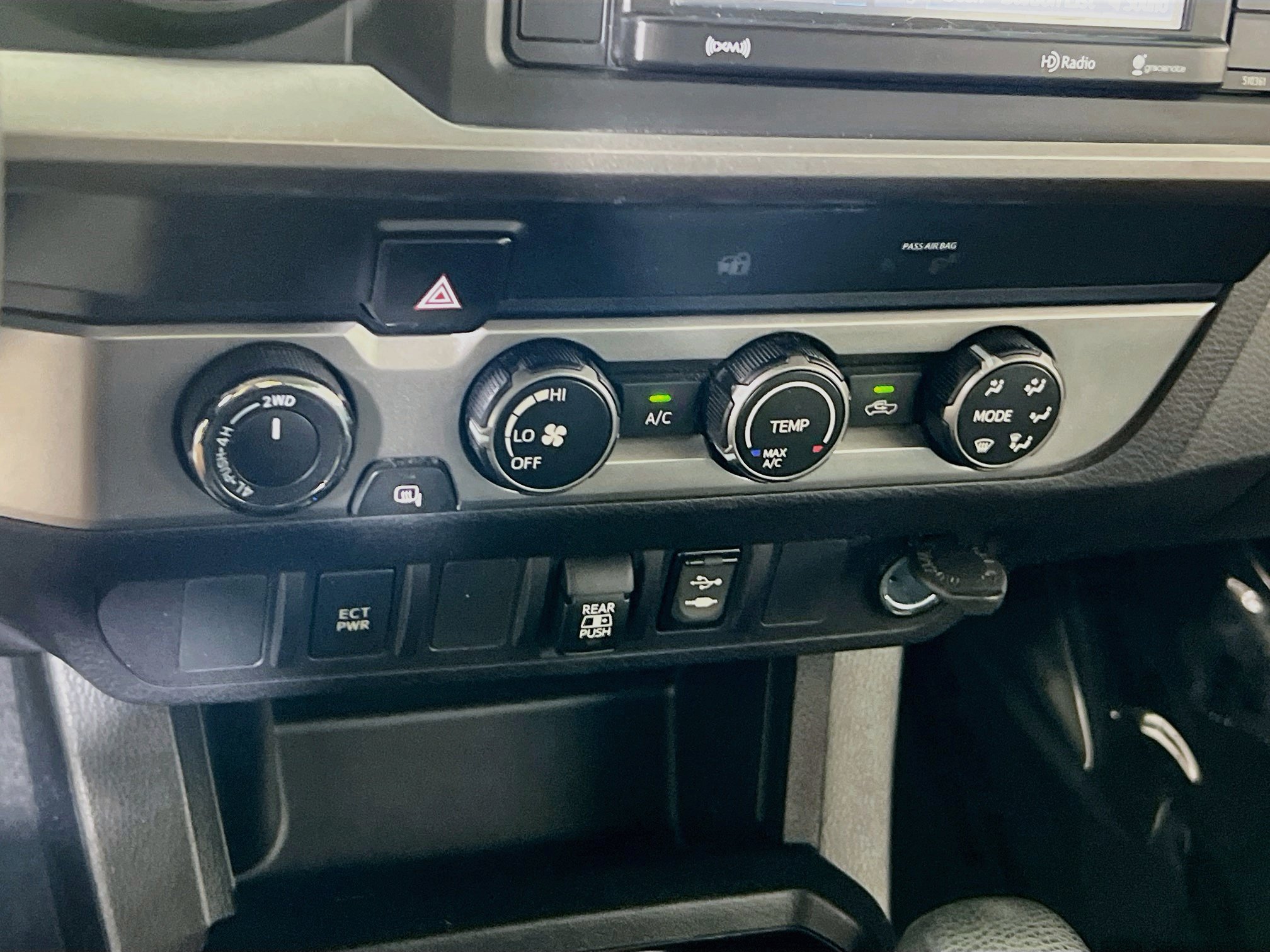 Used 2019 Toyota Tacoma SR5 AWD/4WD image 15