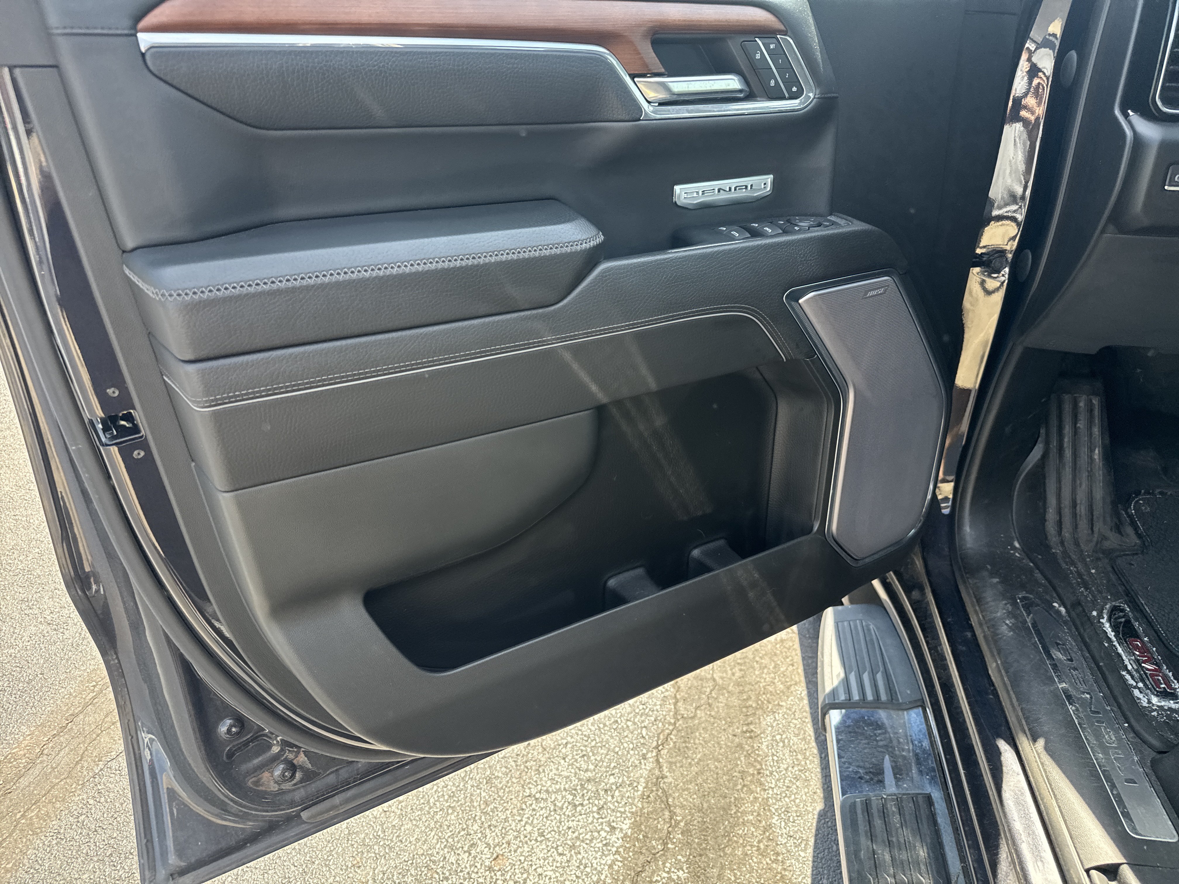 Used 2023 GMC Sierra 1500 Denali w/ Technology Package AWD/4WD image 15
