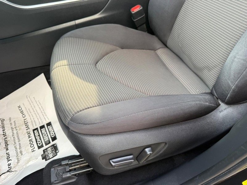 Used 2024 Toyota Highlander LE image 19