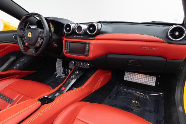 Used 2016 Ferrari California T image 2