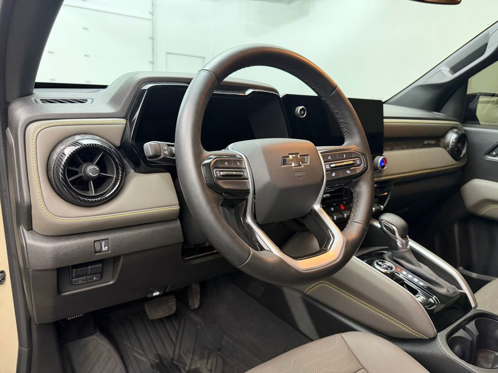 Used 2024 Chevrolet Colorado ZR2 w/ ZR2 Convenience Package III AWD/4WD image 4