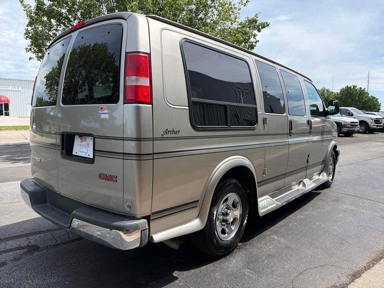 Used 2003 GMC Savana 1500 w/ Preferred Equipment Group 3 RWD image 5