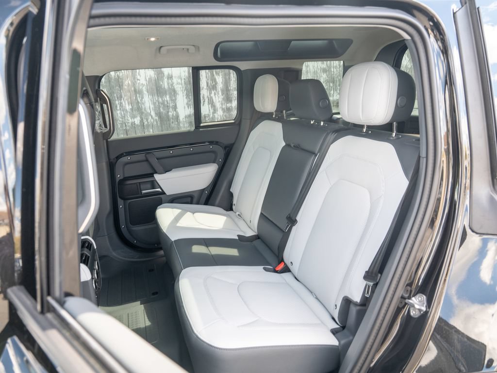 New 2026 Land Rover Defender 110 V8 AWD/4WD image 23