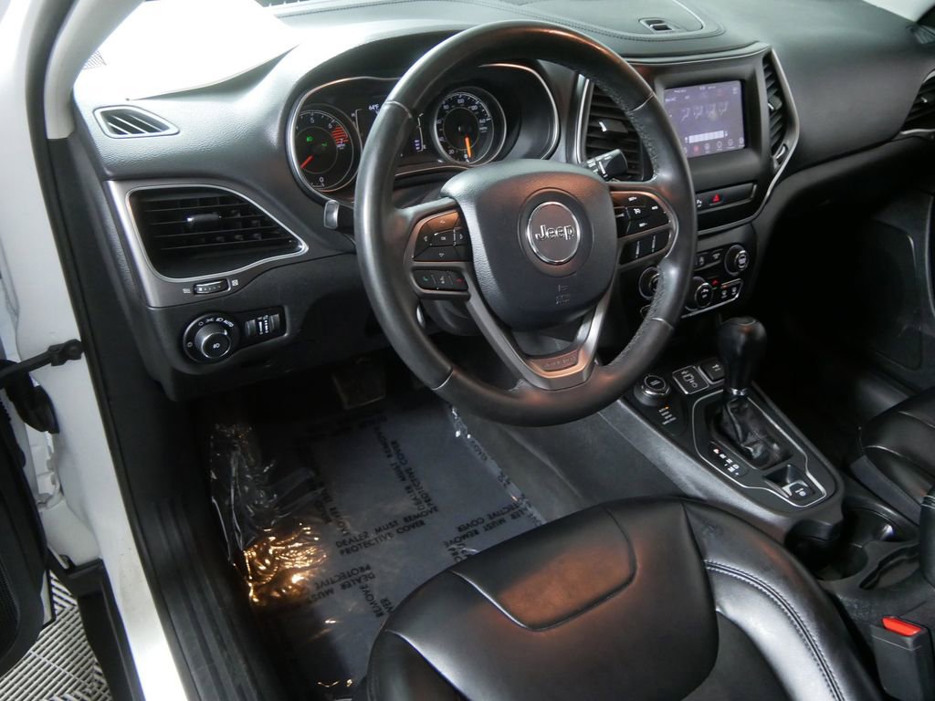 Used 2020 Jeep Cherokee Latitude Plus AWD/4WD image 14