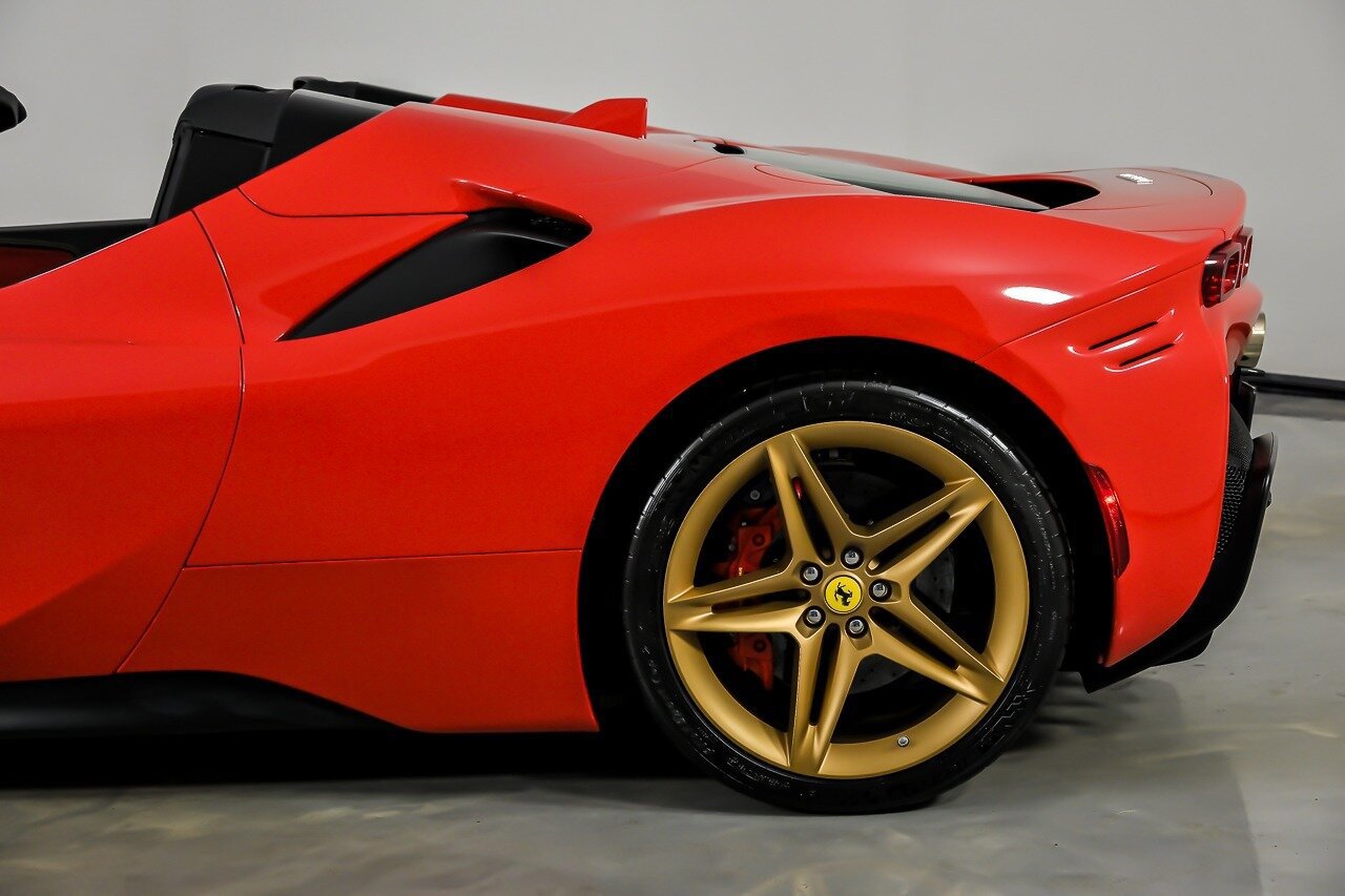 Used 2022 Ferrari SF90 Spider image 9