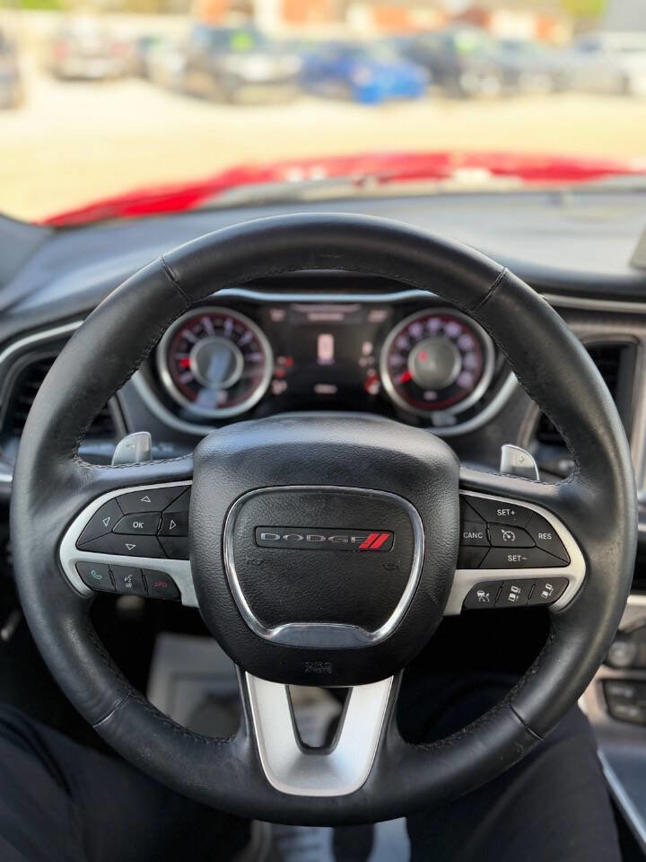 Used 2015 Dodge Challenger SXT Plus w/ Technology Group RWD image 10