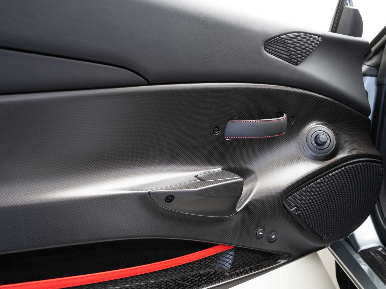 Used 2019 Ferrari 488 Pista Spider RWD image 16