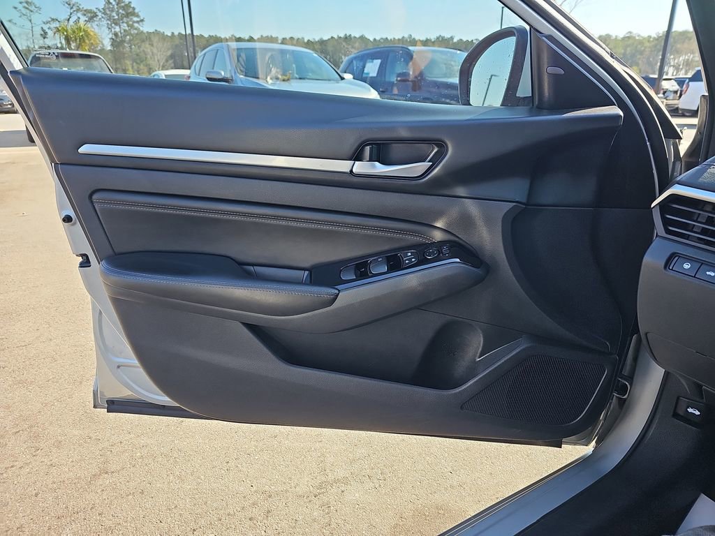 Used 2022 Nissan Altima 2.5 SV w/ SV Premium Package image 30