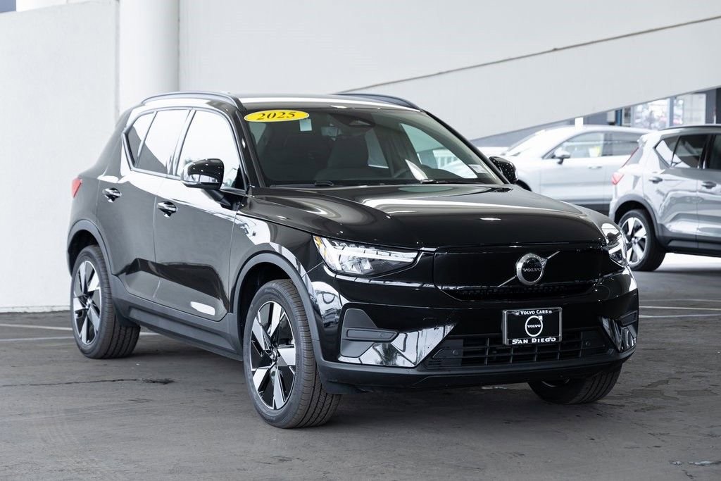 New 2025 Volvo EX40 Core w/ Climate Package image 2