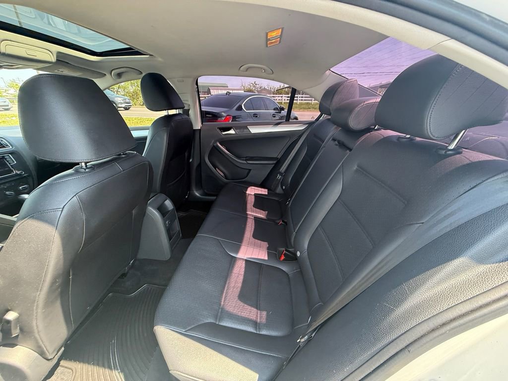 Used 2017 Volkswagen Jetta SE image 19