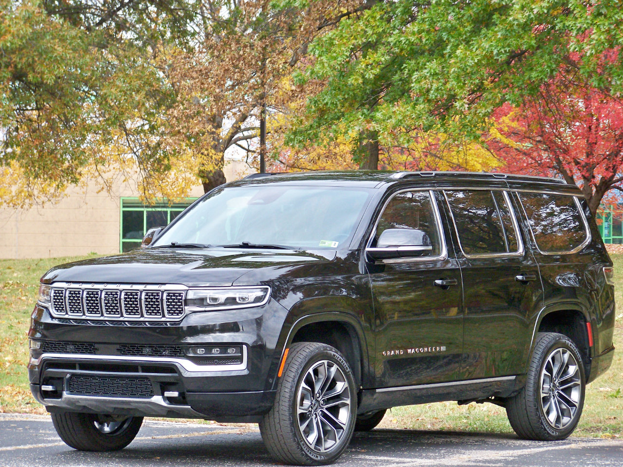 Used 2022 Jeep Grand Wagoneer Series III w/ Rear Seat Video Group 1 image 2