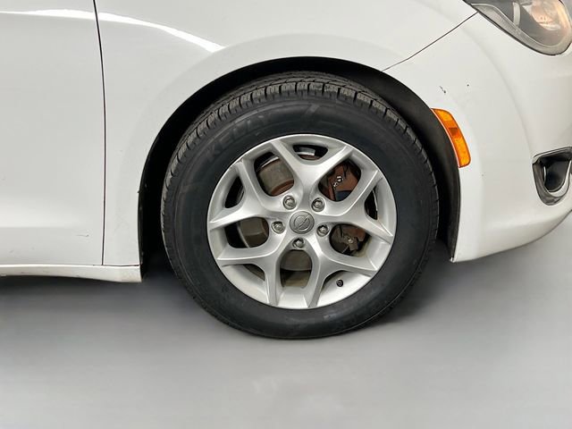 Used 2018 Chrysler Pacifica Touring Plus w/ Tire & Wheel Group image 37