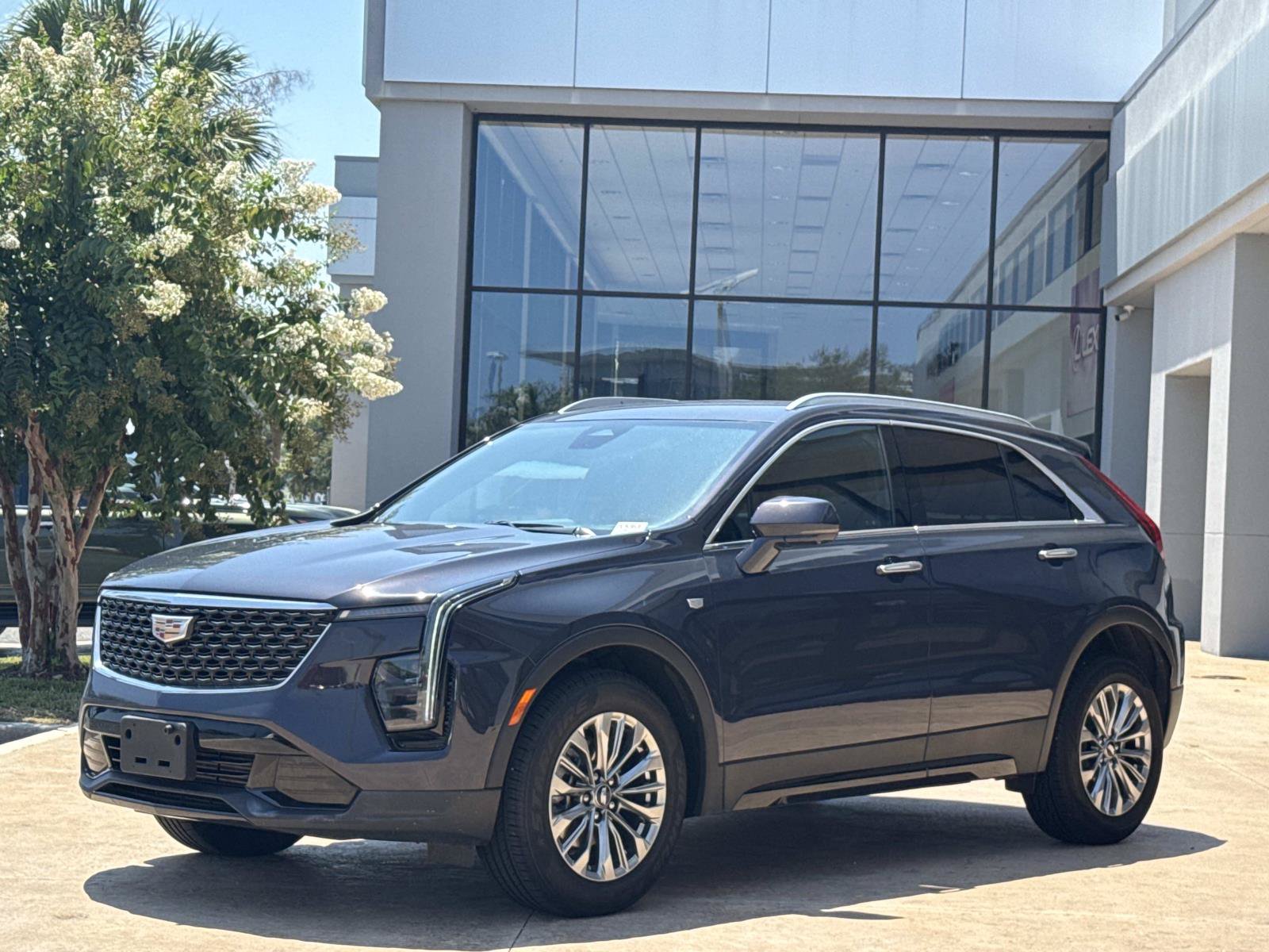 Used 2025 Cadillac XT4 Premium Luxury FWD image 7