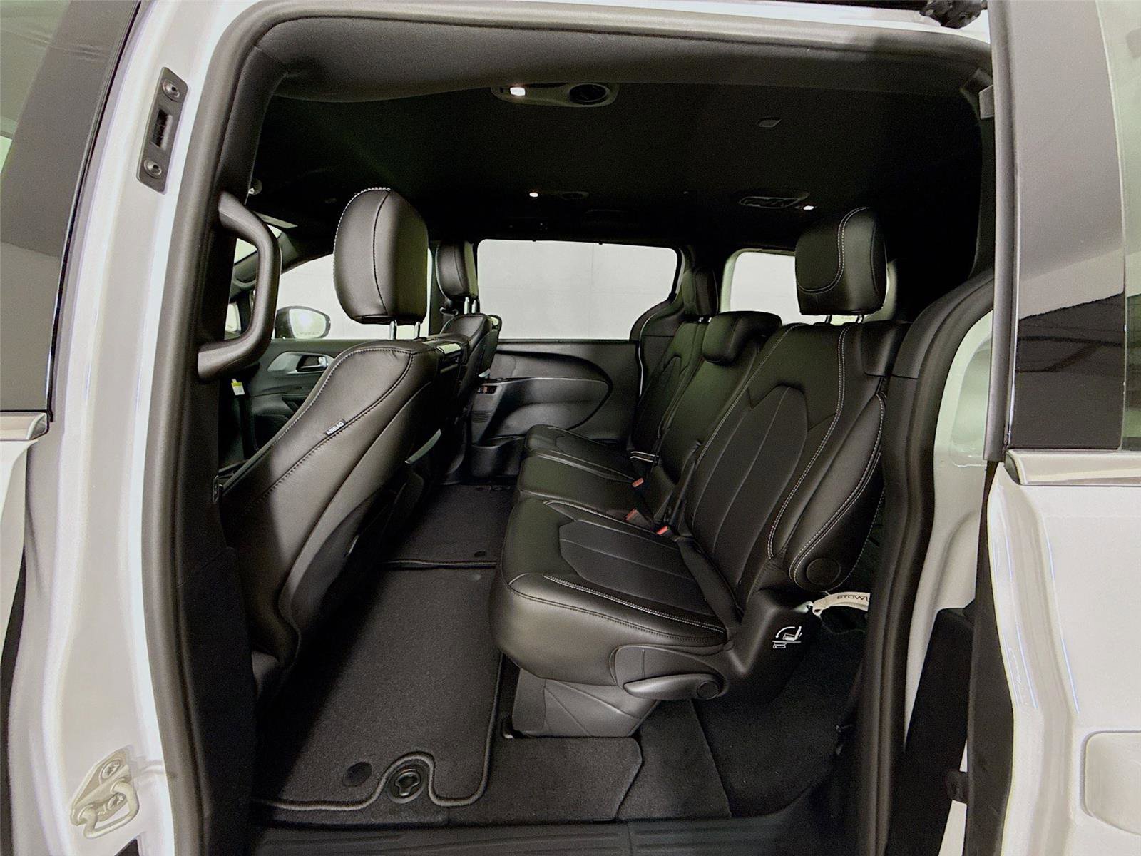 New 2026 Chrysler Pacifica Select image 24